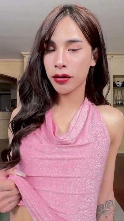 FRANKSTGIRLWORLD - Pembe Elbiseli Azgın Asyalı Ladyboy Mastürbasyon Yapıyor | Klip 1