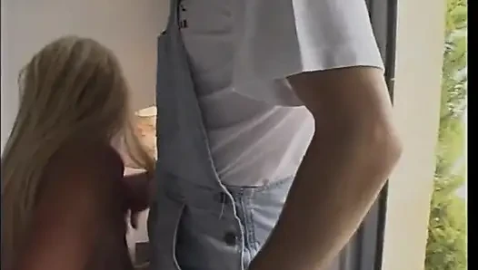 Seksi lezbiyen dildo oynuyor, amcık yalıyor