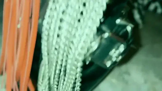 Zincirli floggerım için eğilin