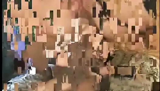 Çoraplı ateşli tıraşlı amcıklı esmer yatakta sikiliyor