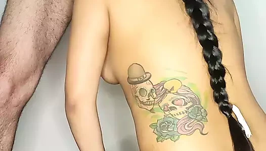 Üvey babam onun yarrak için emilmek istiyor üzerinde xhamster