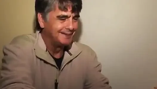 Bu yarağa aç Alman bebek büyük yarağı nasıl memnun etmeyi biliyor