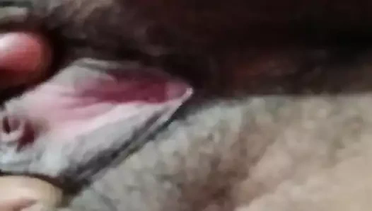 Hintli bakire kız parmaklıyor, ateşli seks