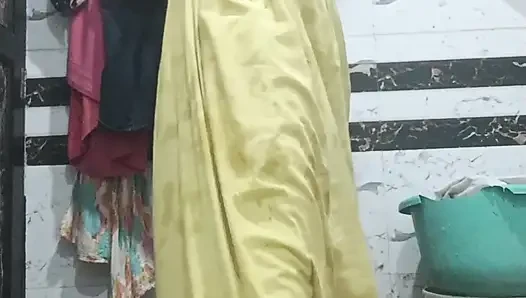 Priya bhabi pazar günü banyo videosunu tadını çıkarıyor