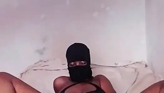Islak sıkı amcık dildoyla sikiliyor