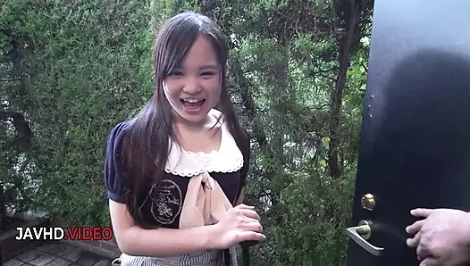 Tatlı Japon amatör bakış açısı tarzında yarak tutkulu zevk hissediyor.