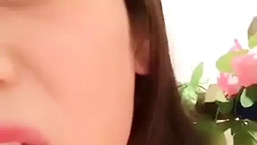 Sevimli camgirl mastürbasyon yapmak