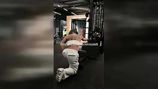 TIKTOK KAZASı 18 YAŞıNDAKI CANLı YAYıN SıRASıNDA KREMSI AMCıĞı SıZDıRıYOR
