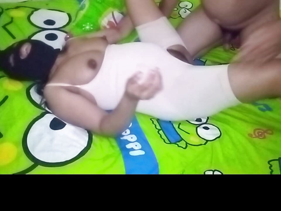 En ateşli bakire dul kadının tadına bakıyor