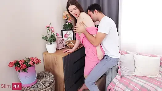 Seksi bayan sunset oliver'ı harika amcığıyla memnun ediyor
