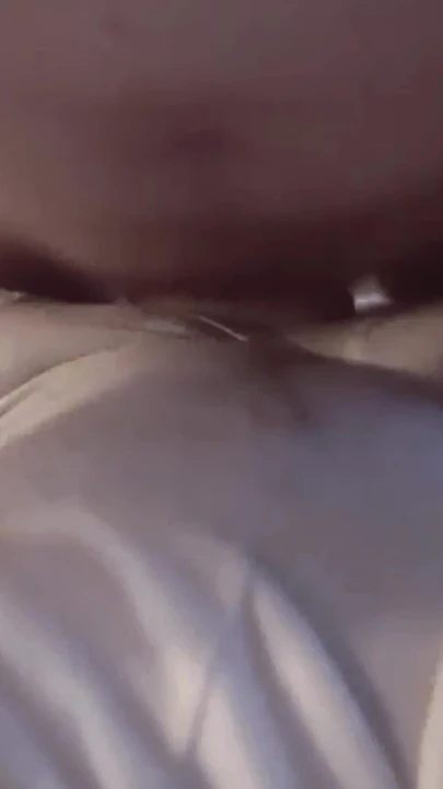 Dildo vuruşlarını eşleştirmek beni iki kez boşalttı | Klip 1