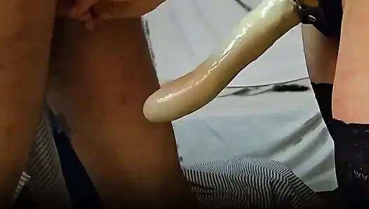 Büyük dildomla götünü sikiyorum.