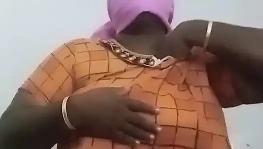 Üniversiteli lacher parmak masajı performans videoları