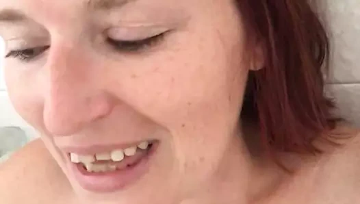 Tam banyoda en sevdiğim oyuncağımı açmak üzereyken adamın kölesine yakalandım, bu yüzden kaydı durdurdum.