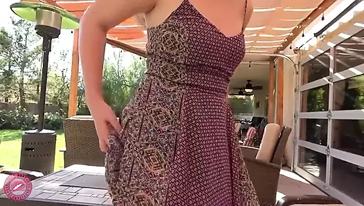 Samatha Rone beni arka bahçede sikiyor