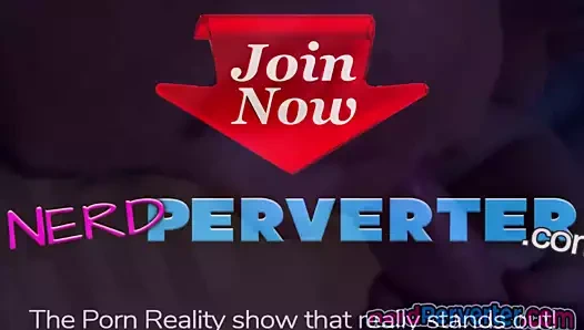 Nerd pervert sikikleri bir sıcak sarışın