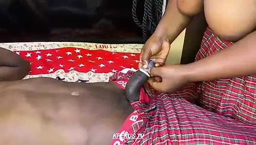 Ev dersleri sırasında sınıf arkadaşımın büyük yarağını emmeye bağımlı