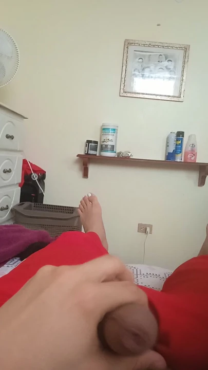Bu zevkin tadını çıkarırken sikimle sikimi sikiyorum ve oynuyorum.