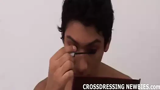 Sıcak bir korkak sürtüğe dönüşmemi izle