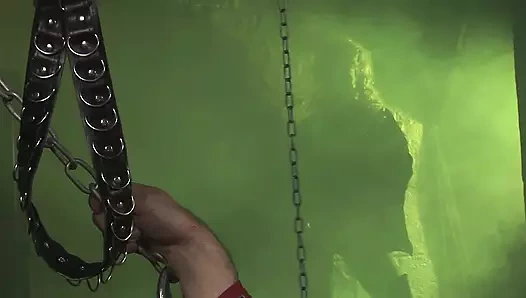 Cindy behr koyar bir horoz yüzük üzerinde ona seks köle ve sikikleri onu