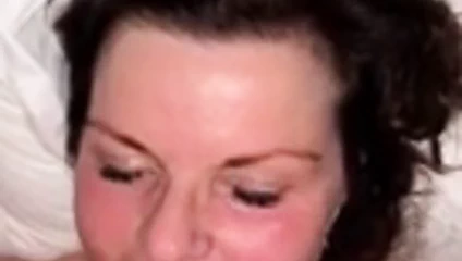 Sürtük Kaylee'nin yüzüne boşalıyor