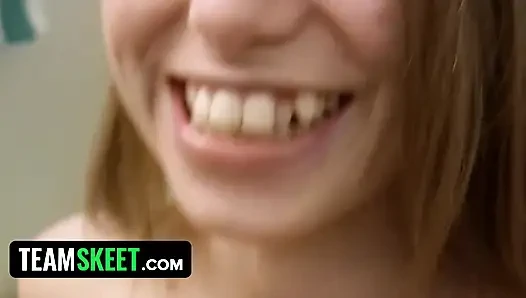 Seksi genç kız ilk kez pornoda