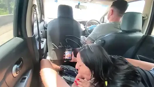 Arabada oral seks ve gavat her şeyi gördü