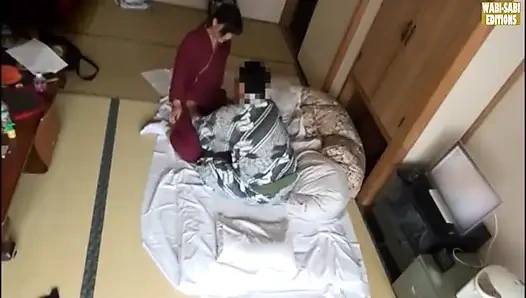 Özel bir oda seansında yakalanan bir kaplıca görevlisinin saatler sonra baştan çıkarılması -sahne.5