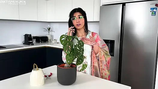 Aaliyah ayrıldıktan sonra kitty'i teselli ediyor