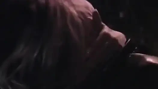 Jessica Rizzo yarak emmeyi seven sürtüklerle iki sahne sunuyor 05