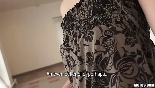Halka açık pikaplar - Denisa Heaven inci kolyeyle yetiniyor