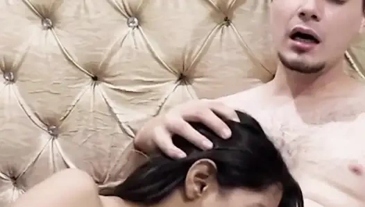 Ateşli Hintli kız sevimli görünüyor