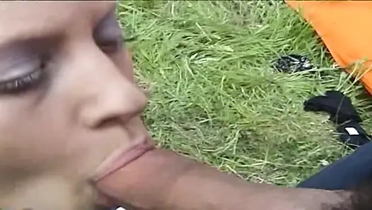 Büyük Omar'ın İngiliz maceraları: arka uç kamp (2002)