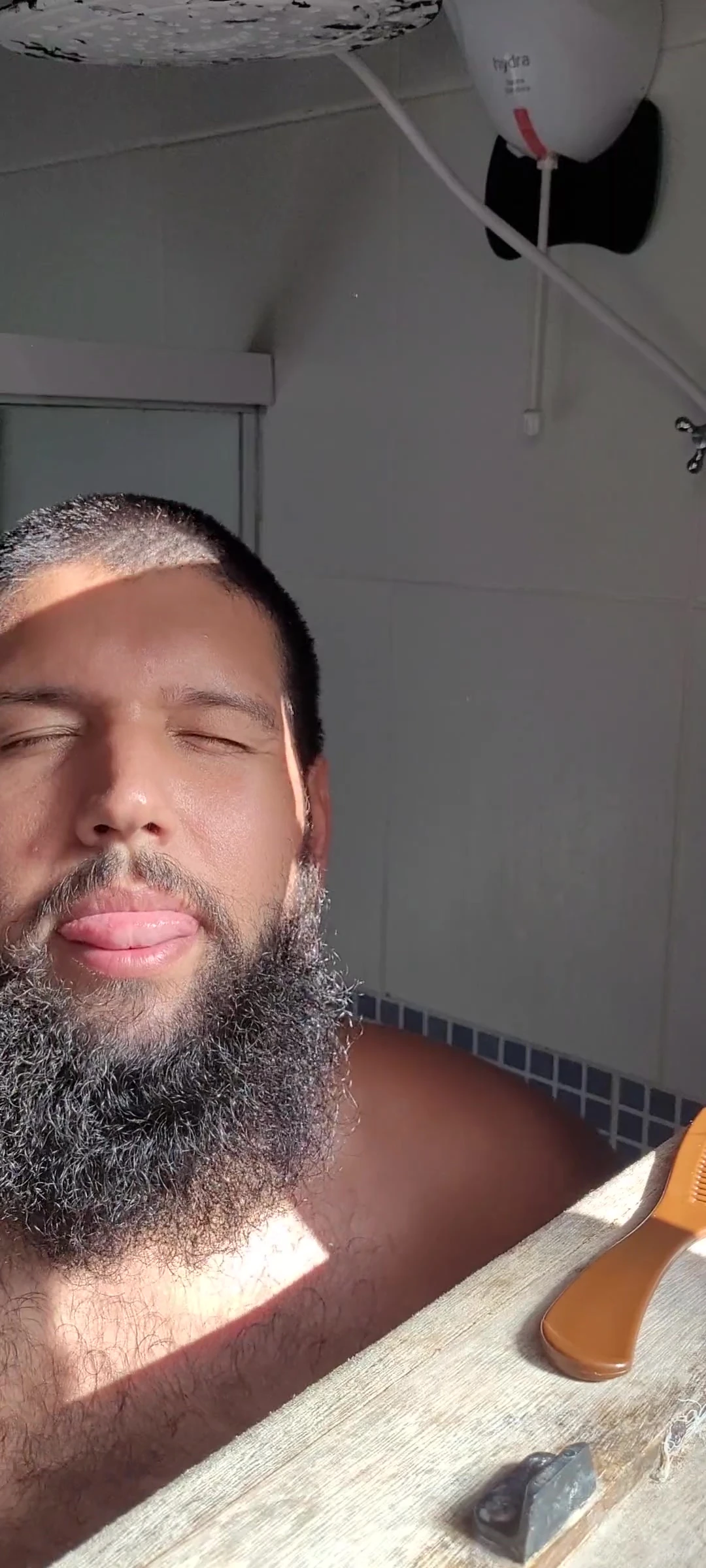 Porno gay brasileño en el baño, ambiente bien caliente