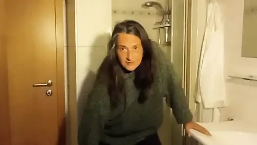 Her gün dışarı bak - Eva banyoda doğal Rubens figürünü gösteriyor