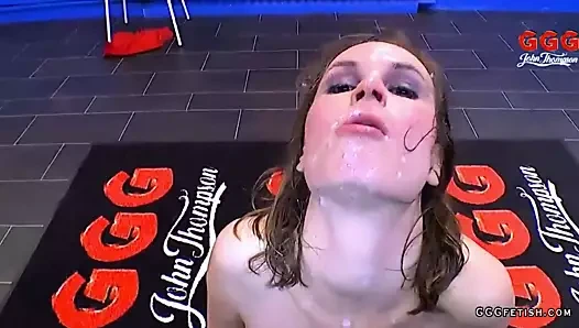 luisa alır bukkakes ve verir göt ve taşaklar yalamak