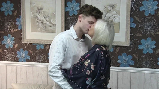 A new young student earns a little with LaceyStar