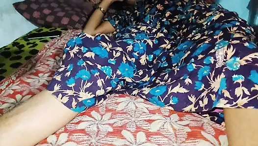 18 yaşındaki Hintli azgın üvey kız kardeş sert seks Hintli Bengalli köy yengesi