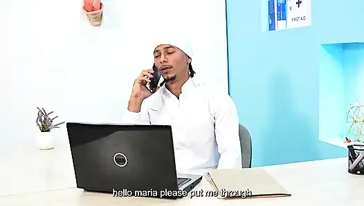 Anal seks seven bir dövmeli sert anal seansta doktoru tarafından sikiliyor!