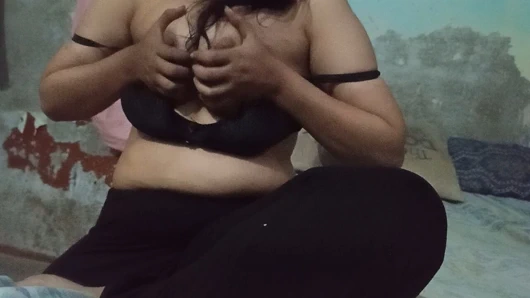 Bob'larım ateşli ve büyük sikişlerini gösteriyor