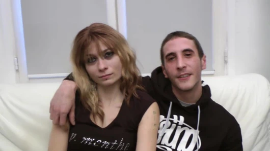 Büyük yaraklarla sikilmeyi seven gerçek bir sürtük!