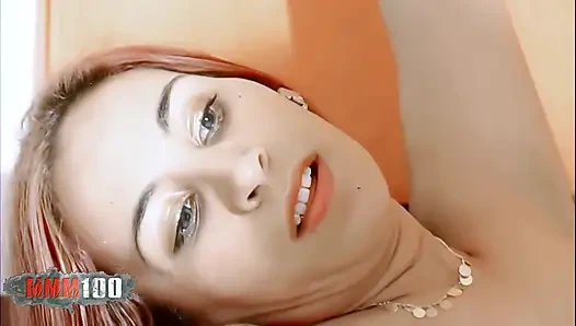 Tanya: ateşli Arap kızıl saçlı tanya yatak odasında soyunuyor