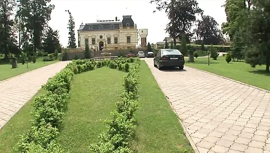 Sarışın üniversiteli genç kız zar zor sikiliyor