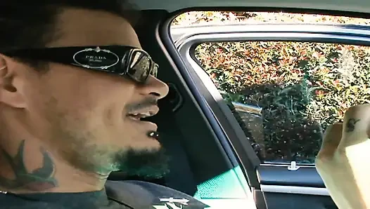 Bir sürü seks oyuncağı ve parmakla sikiş eylemi olan lezbiyen üçlü grup seks
