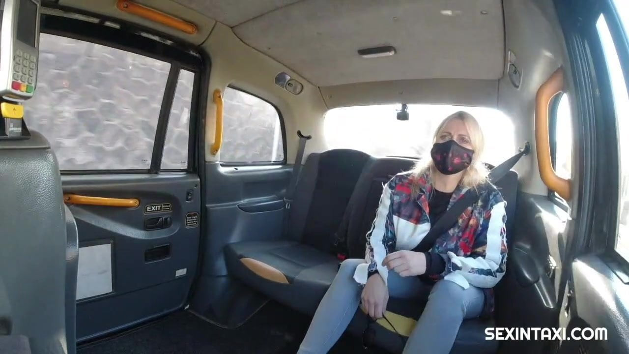 Seksi sarışın dul var o sert içinde the taksi