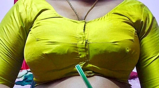 Baharatlı komşu kajal yenge sert seks.