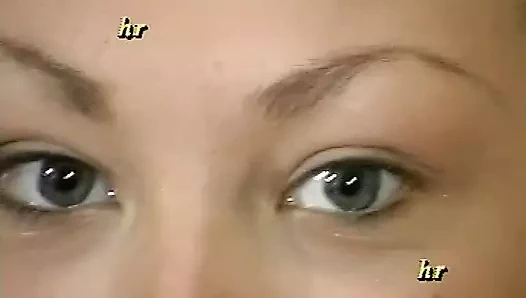 Kelly'nin henüz on sekiz yaşındayken ilk porno videosu