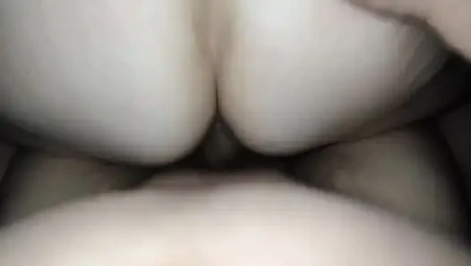 Onu arkadan alıp içine boşalıyor