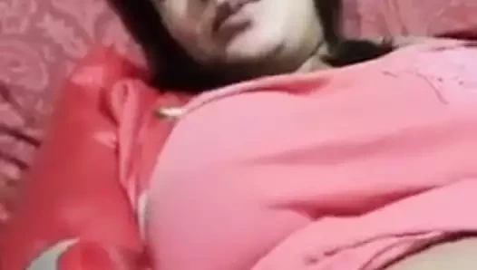 Göğüslerini ilk kez göstermek