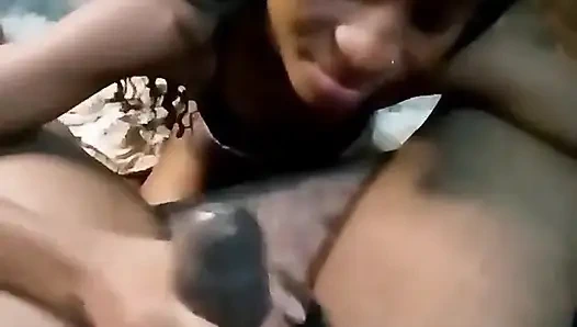 Sıska Kenyalı kız şeker babasını rastgele bir adamla aldatıyor